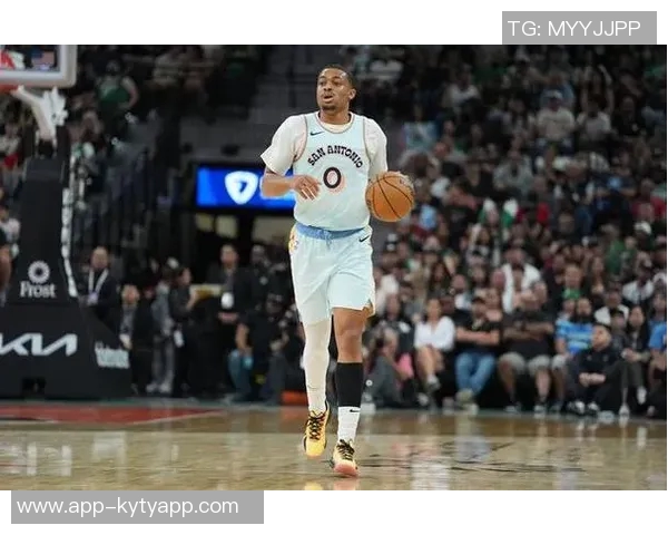 凯尔登约翰逊高效表现9投7中三分2中1贡献19分6篮板1助攻