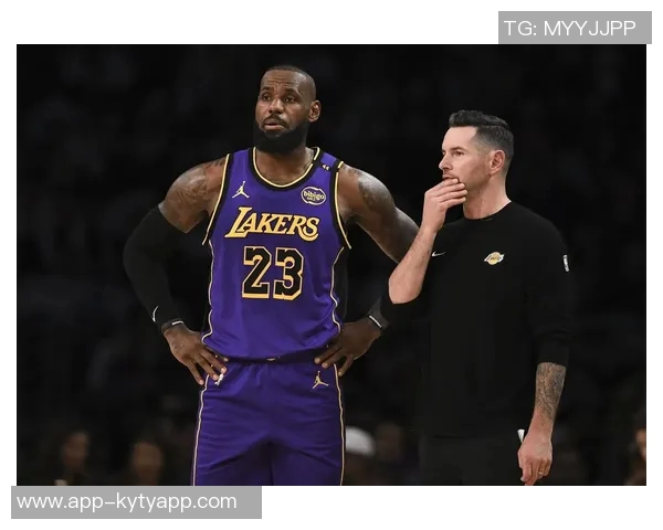 雷迪克谈球队氛围提升称互动改善助力团队凝聚力增强