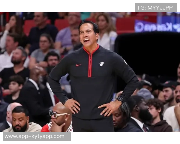 NBA高管与球探齐聚考察Woj母校球队球员展现人脉魅力 NBA高管与球探齐聚考察Woj母校球队球员展现人脉魅力