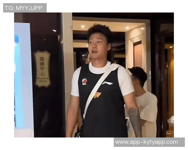 赵睿身穿宏远训练服备战全运会展现时光倒流的独特魅力