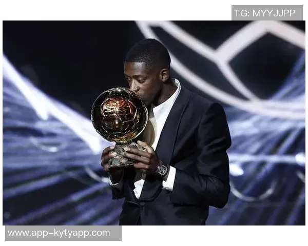 登贝莱荣归故里埃夫勒市展现金球奖荣耀回顾成长之路 登贝莱荣归故里埃夫勒市展现金球奖荣耀回顾成长之路