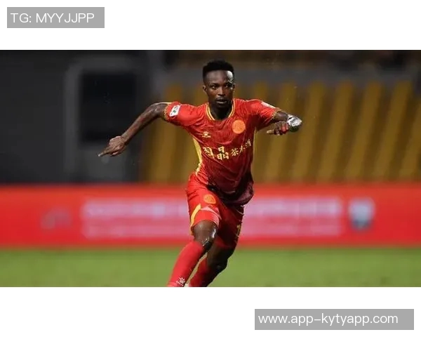 广西外援阿萨莫阿遭遇颈椎骨折意外撞坏场边LED广告牌引发关注