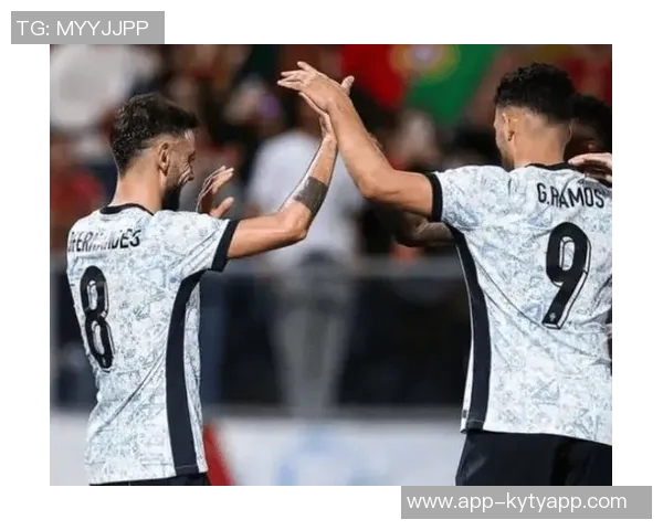 B费在社交媒体上祝贺葡萄牙U17夺冠并鼓励年轻球员们继续努力奋斗 B费在社交媒体上祝贺葡萄牙U17夺冠并鼓励年轻球员们继续努力奋斗