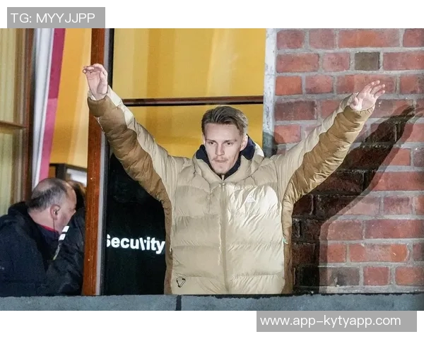 厄德高随挪威队出征继续康复治疗在场外全力支持国家队