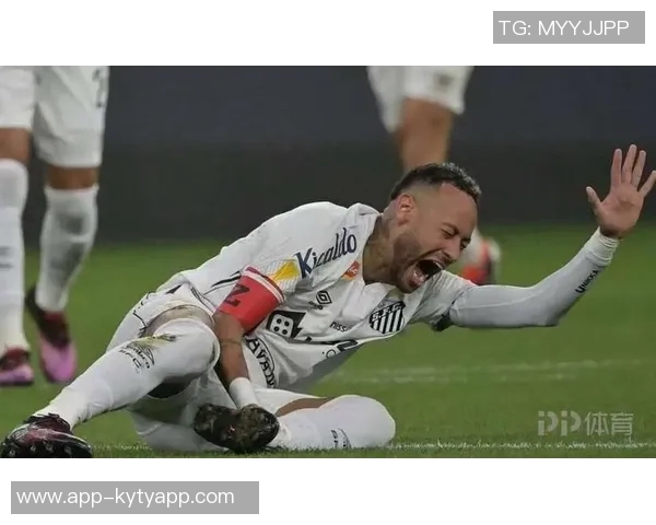 内马尔拼尽全力带伤出战90分钟赛后紧急冰敷膝盖伤处 内马尔拼尽全力带伤出战90分钟赛后紧急冰敷膝盖伤处